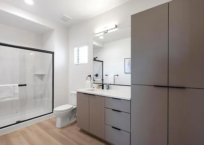 Apartment Landing - 2121 Phoenix