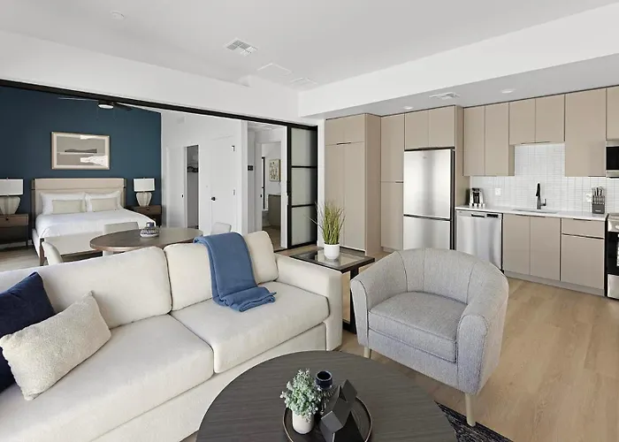 Apartment Landing - 2121 *