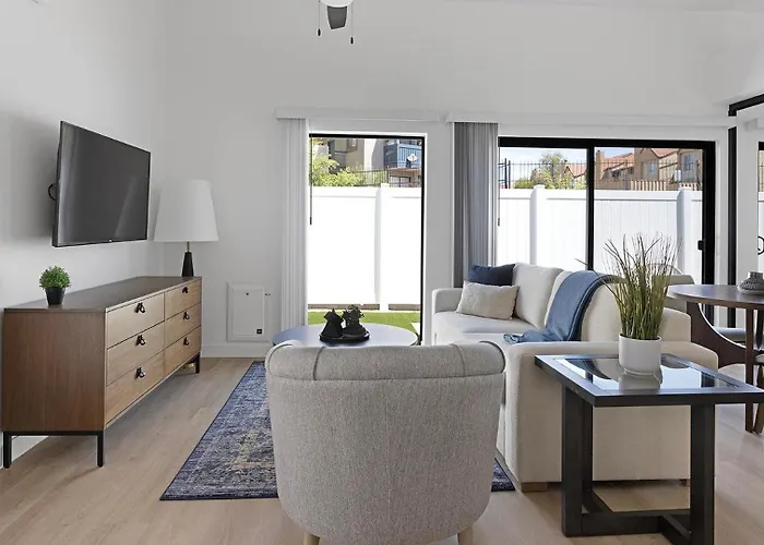 Apartment Landing - 2121