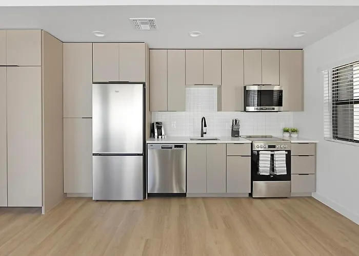 Apartment Landing - 2121 Phoenix