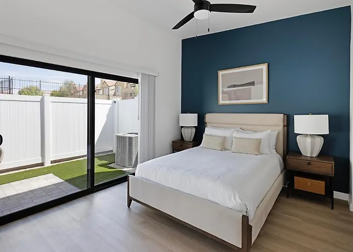 Apartment Landing - 2121 *